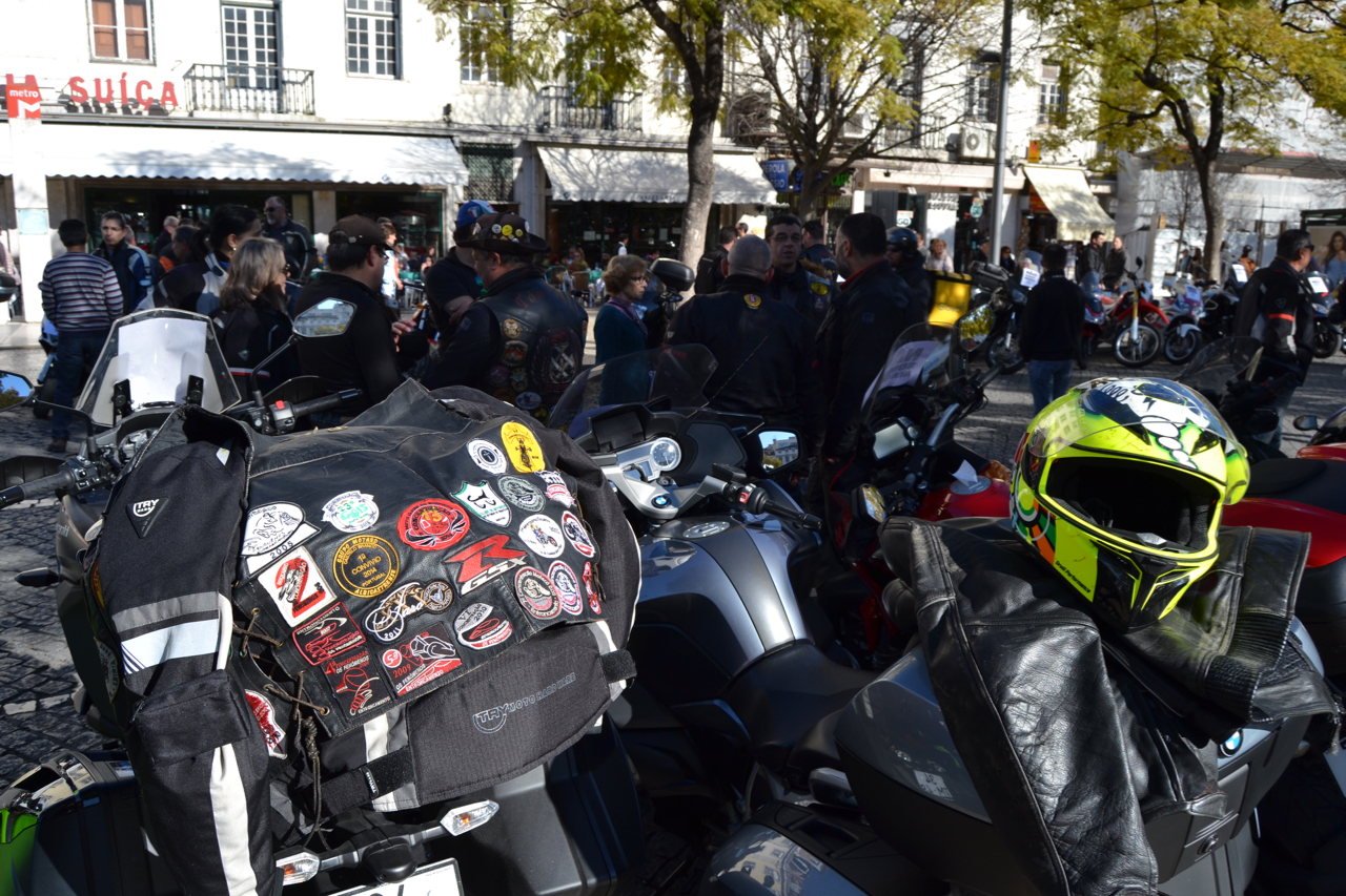 Manifestação de milhares de motociclistas no Rossio contra as medidas do Governo.