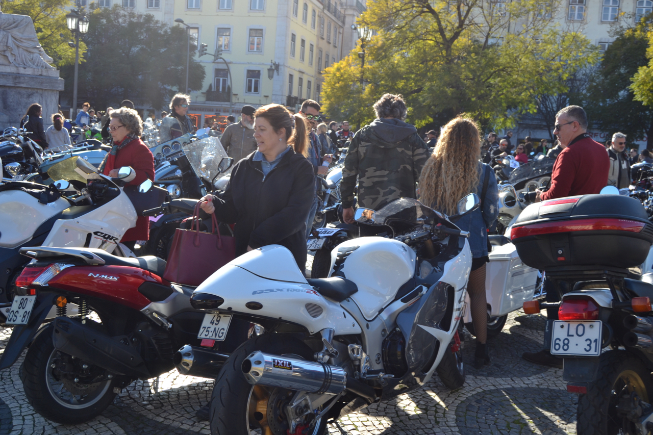 Manifestação de milhares de motociclistas no Rossio contra as medidas do Governo.