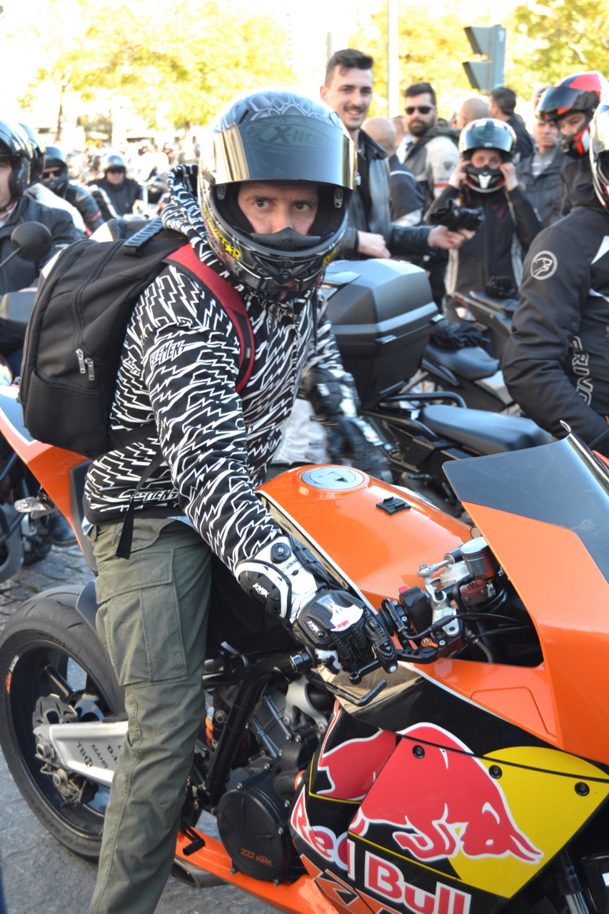 Manifestação de milhares de motociclistas no Rossio contra as medidas do Governo.