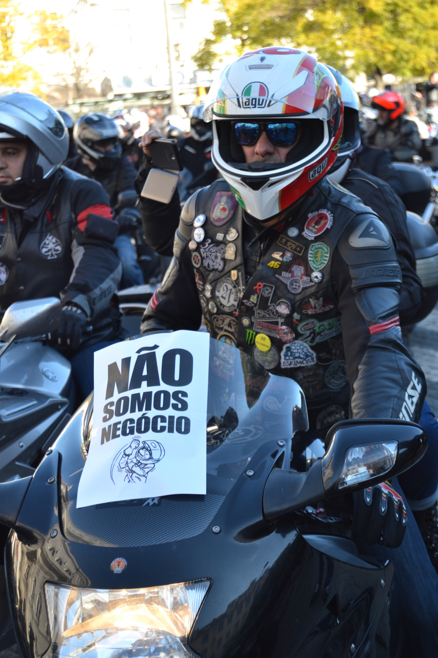 Manifestação de milhares de motociclistas no Rossio contra as medidas do Governo.