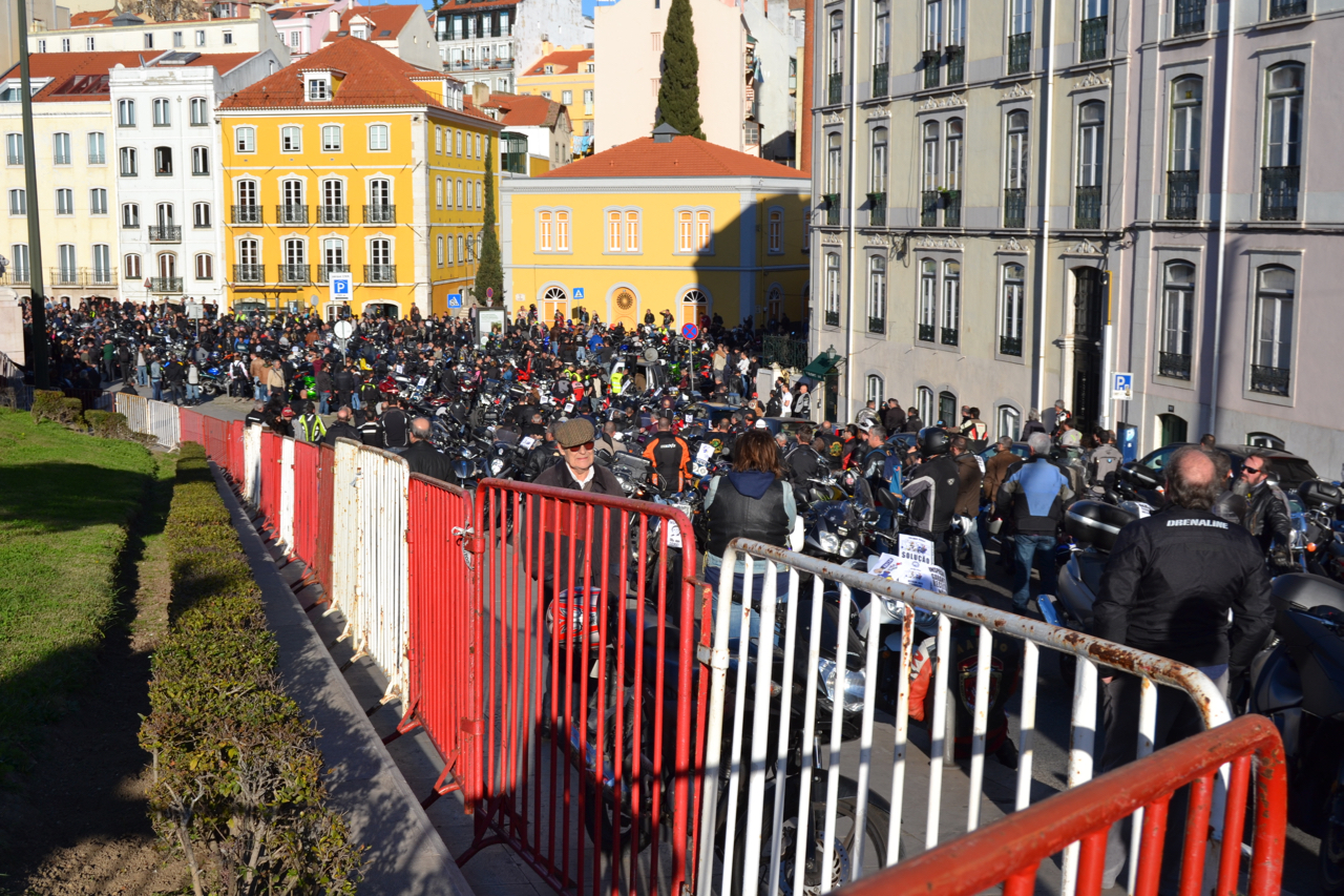 Manifestação de milhares de motociclistas no Rossio contra as medidas do Governo.