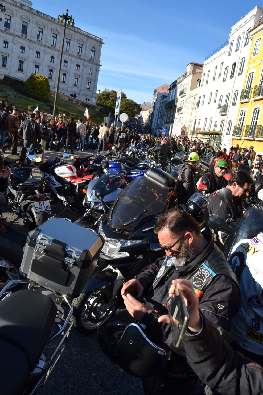 Manifestação de milhares de motociclistas no Rossio contra as medidas do Governo.
