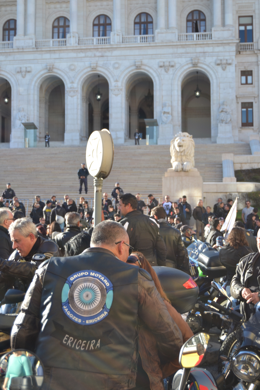 Manifestação de milhares de motociclistas no Rossio contra as medidas do Governo.