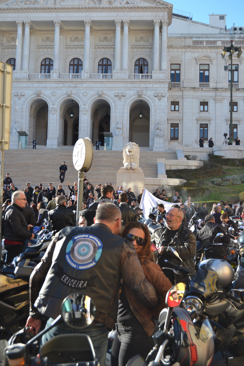 Manifestação de milhares de motociclistas no Rossio contra as medidas do Governo.