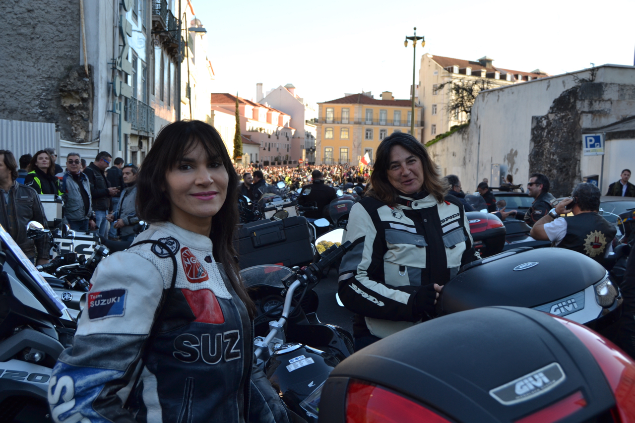Manifestação de milhares de motociclistas no Rossio contra as medidas do Governo.