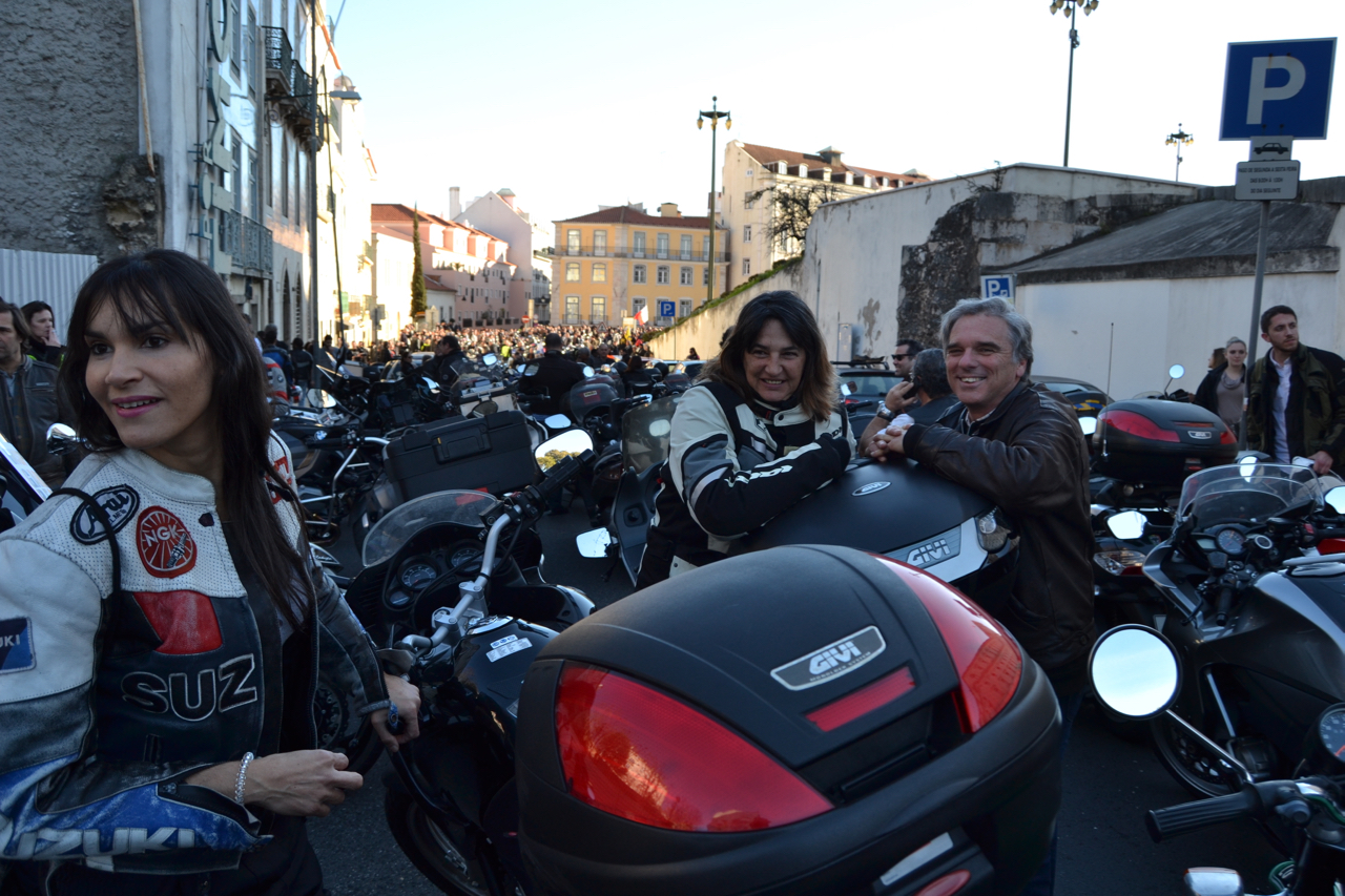 Manifestação de milhares de motociclistas no Rossio contra as medidas do Governo.