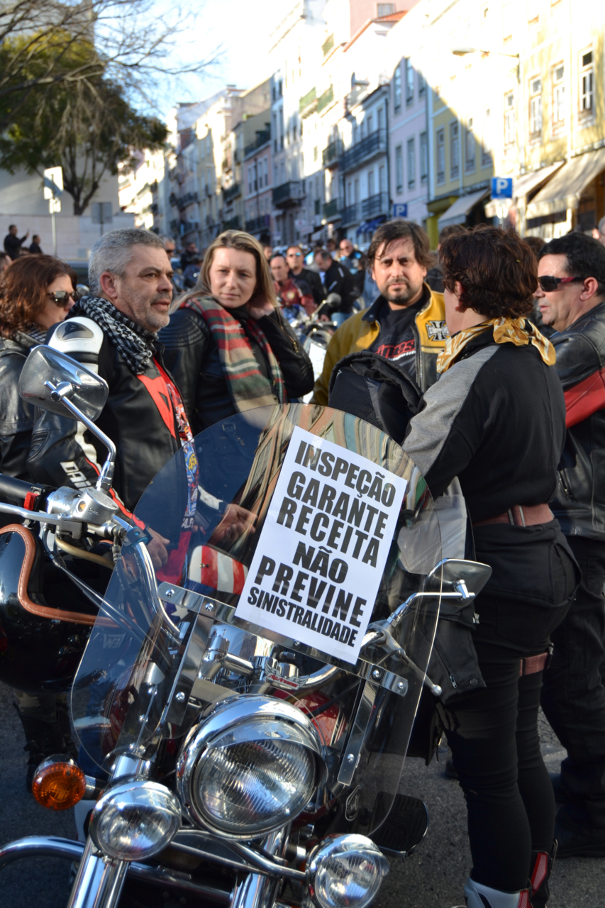 Manifestação de milhares de motociclistas no Rossio contra as medidas do Governo.