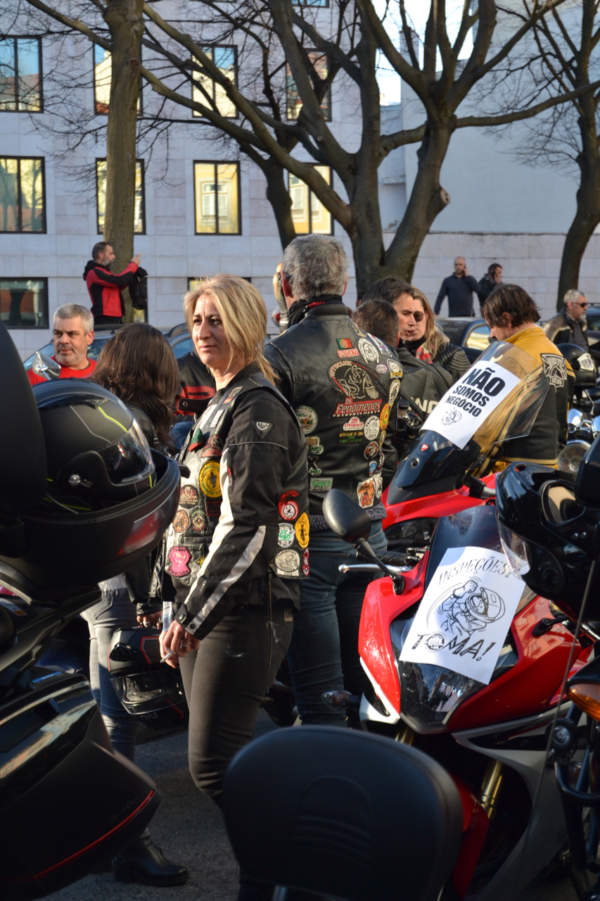 Manifestação de milhares de motociclistas no Rossio contra as medidas do Governo.