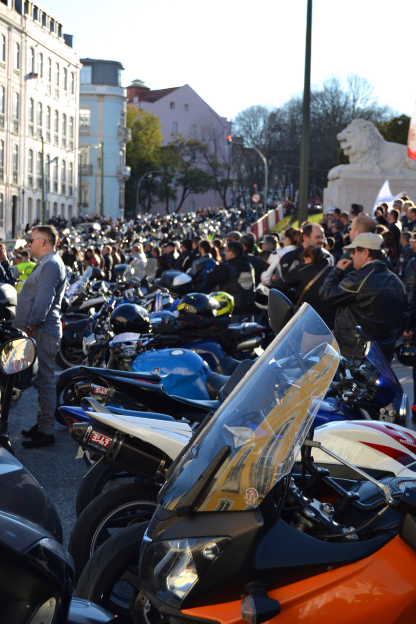 Manifestação de milhares de motociclistas no Rossio contra as medidas do Governo.