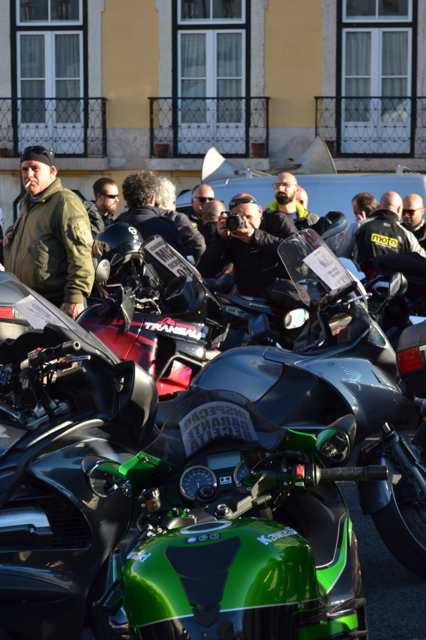 Manifestação de milhares de motociclistas no Rossio contra as medidas do Governo.