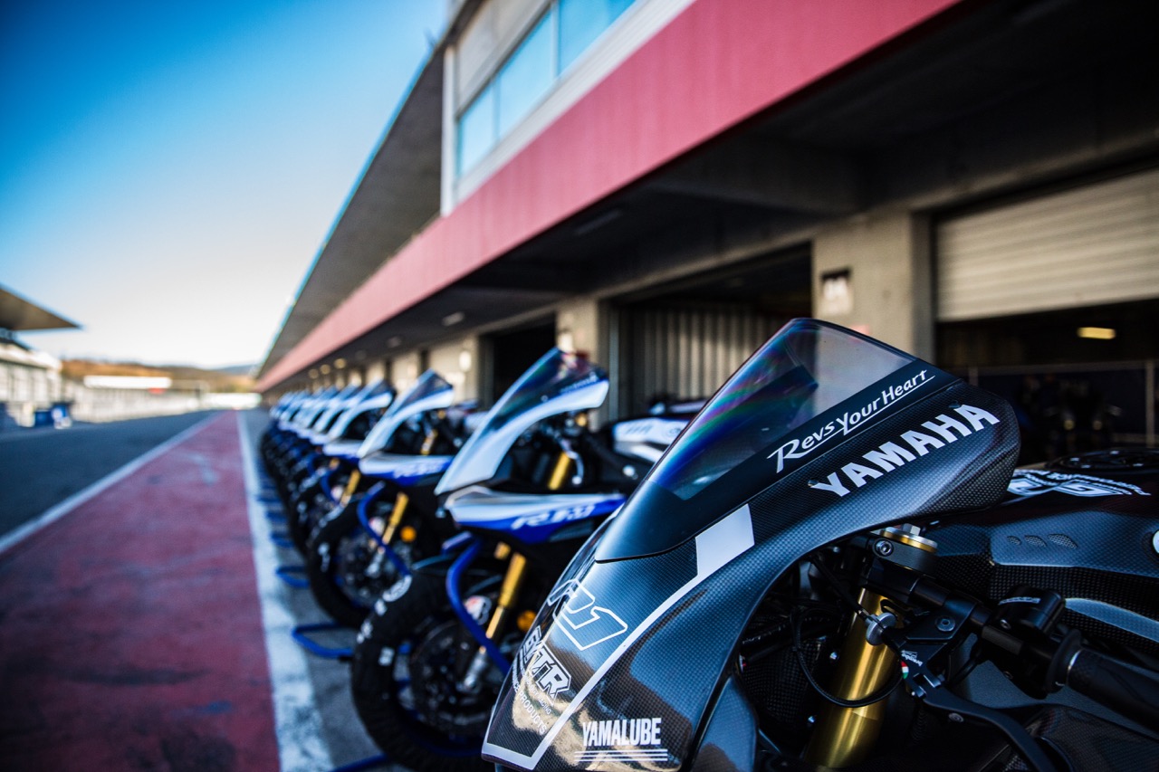 Ensaio Yamaha R1M 2018 no Circuito de Portimão