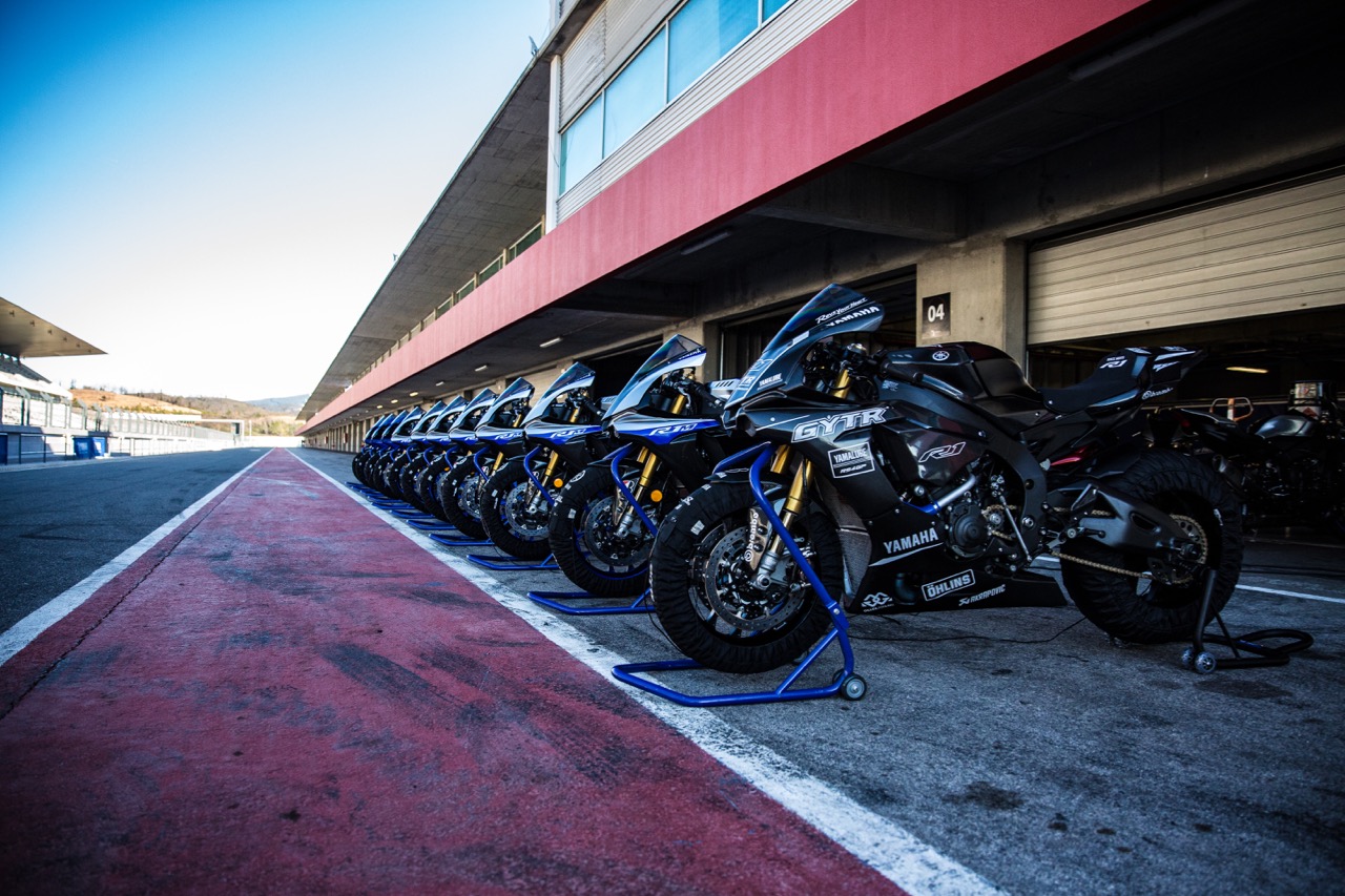 Ensaio Yamaha R1M 2018 no Circuito de Portimão