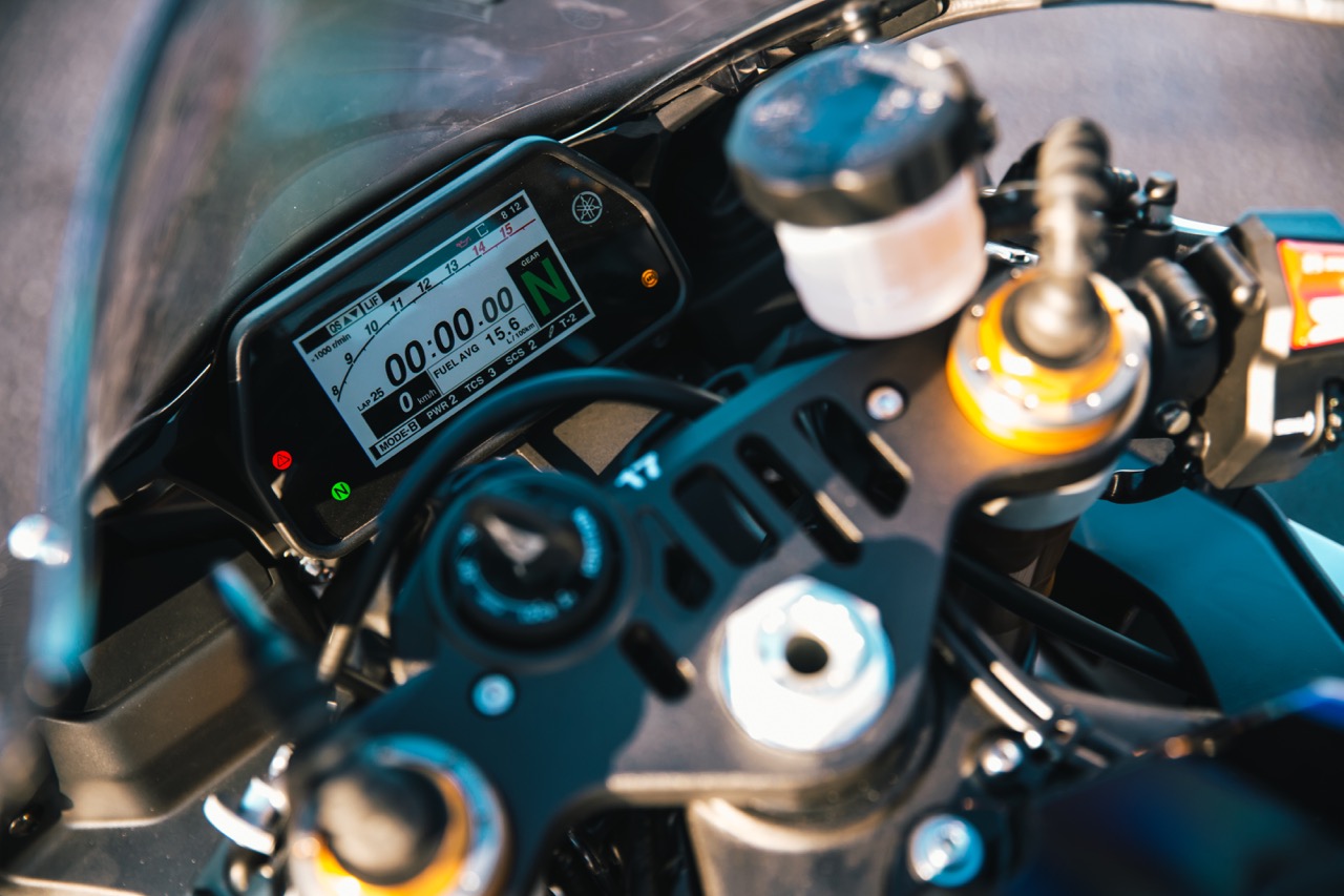 Ensaio Yamaha R1M 2018 no Circuito de Portimão