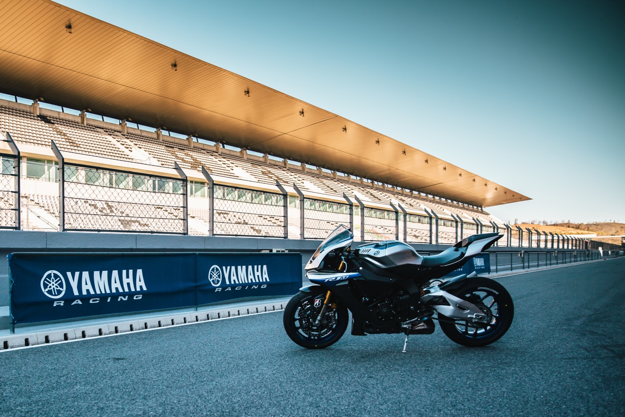 Ensaio Yamaha R1M 2018 no Circuito de Portimão