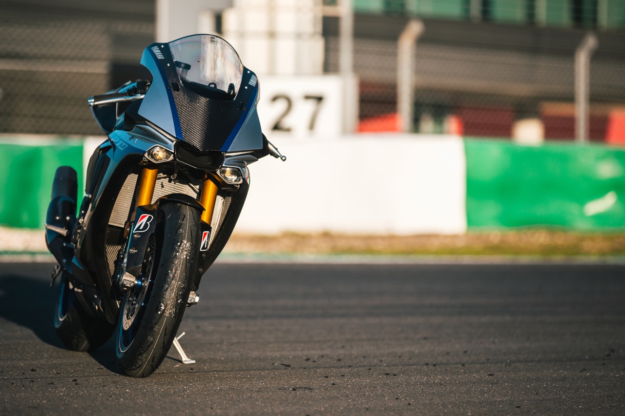 Ensaio Yamaha R1M 2018 no Circuito de Portimão