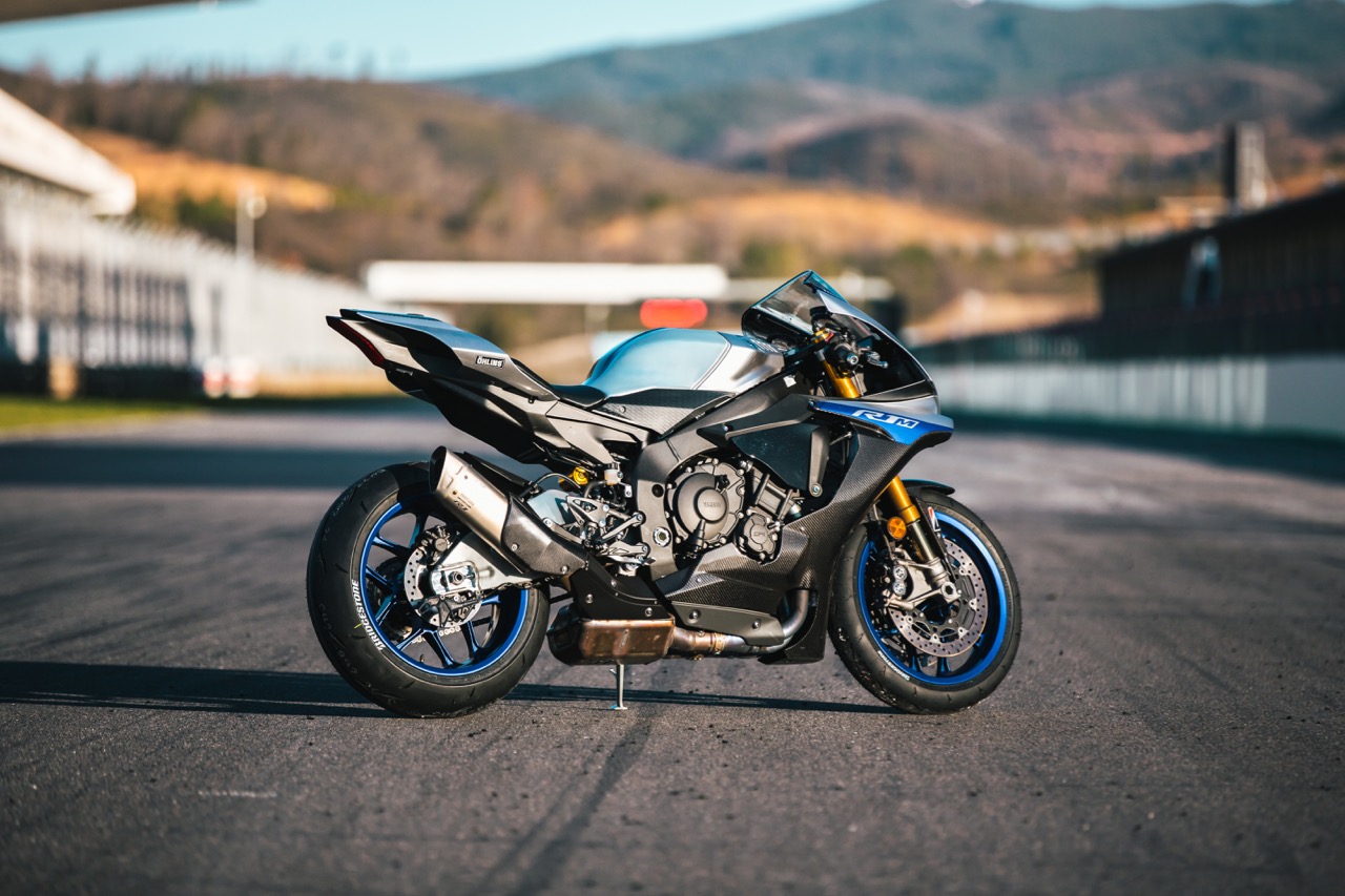 Ensaio Yamaha R1M 2018 no Circuito de Portimão