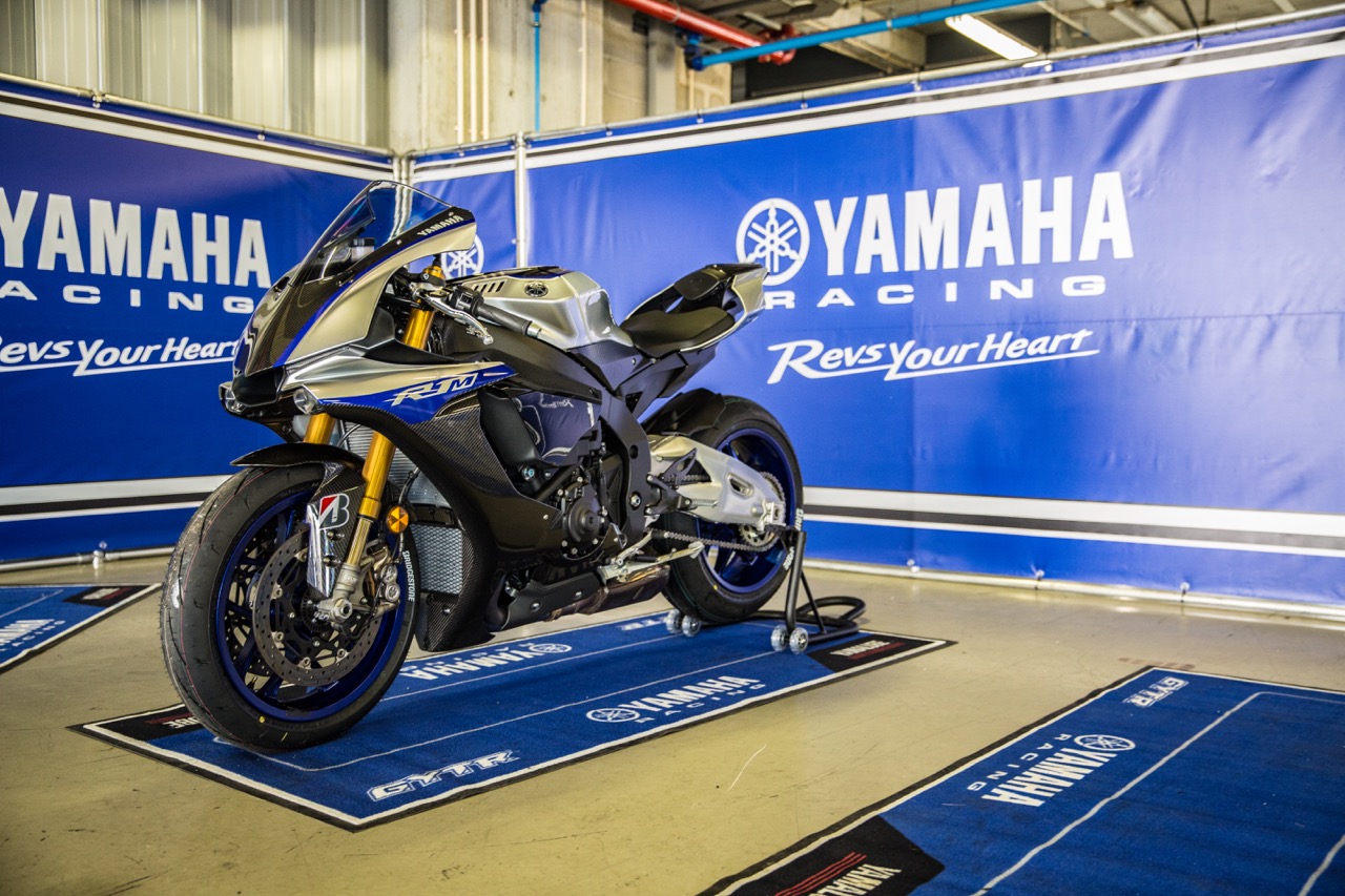 Ensaio Yamaha R1M 2018 no Circuito de Portimão