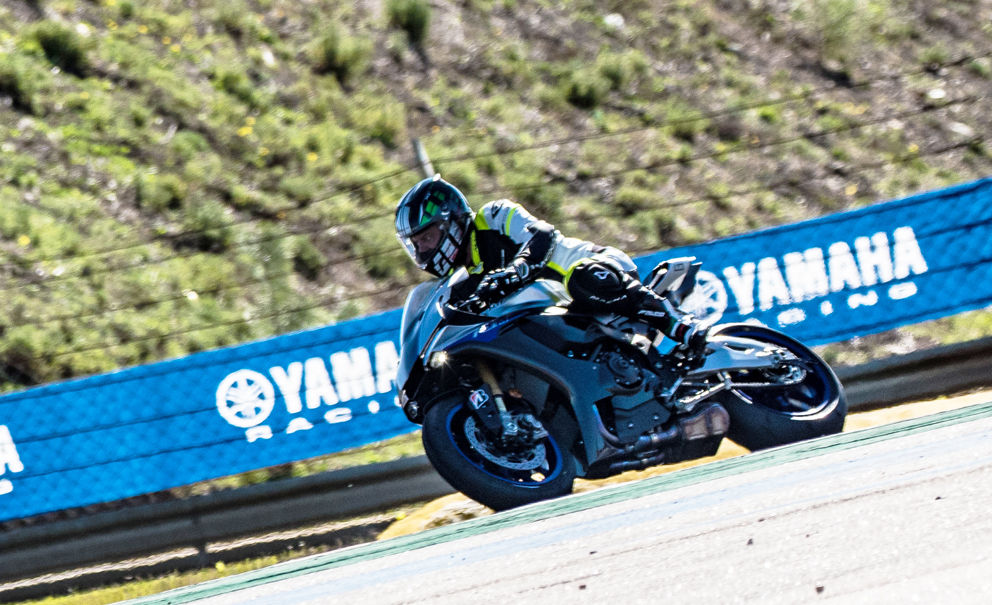 Ensaio Yamaha R1M 2018 no Circuito de Portimão