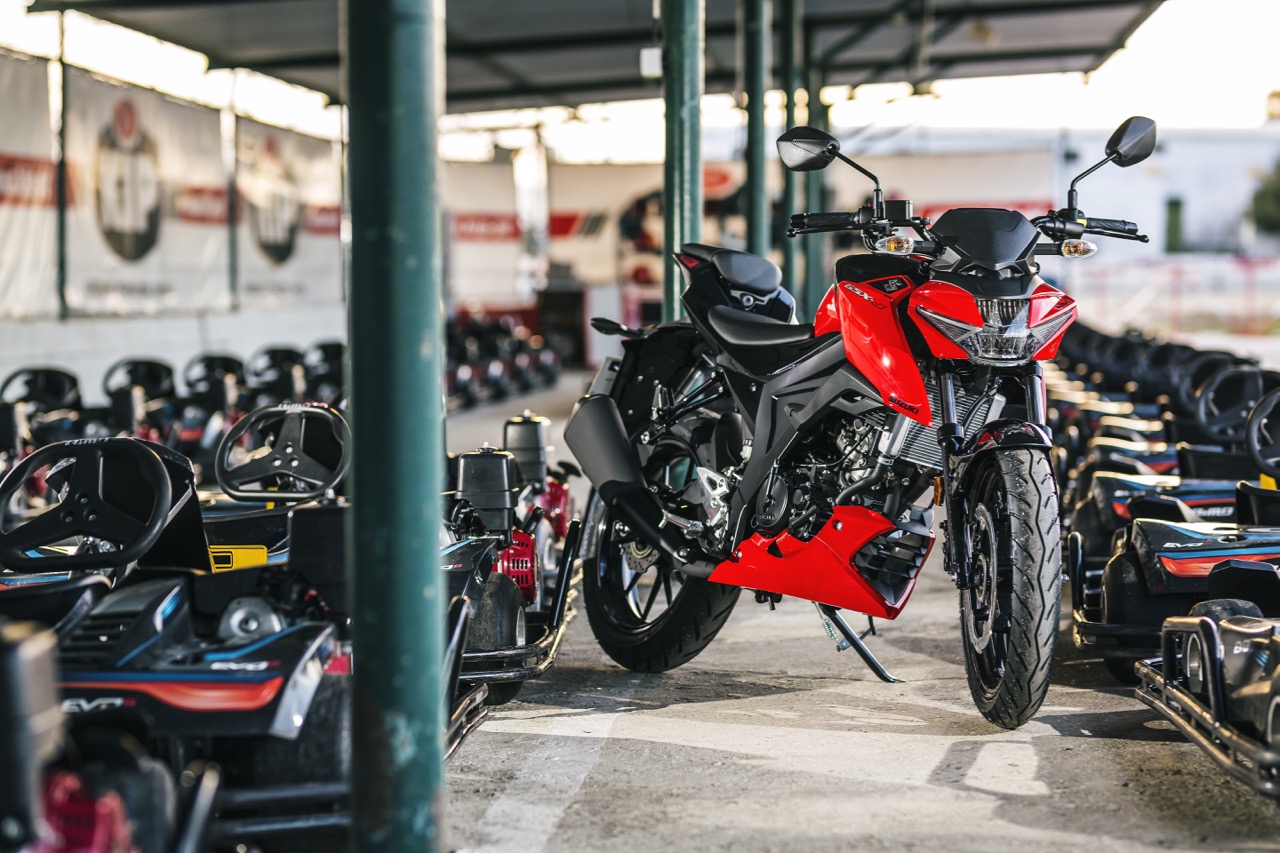 SUZUKI ATACA FORTE NO SEGMENTO DAS 125 NAKED E DESPORTIVAS – Ensaios GSX-R125 e GSX-S125