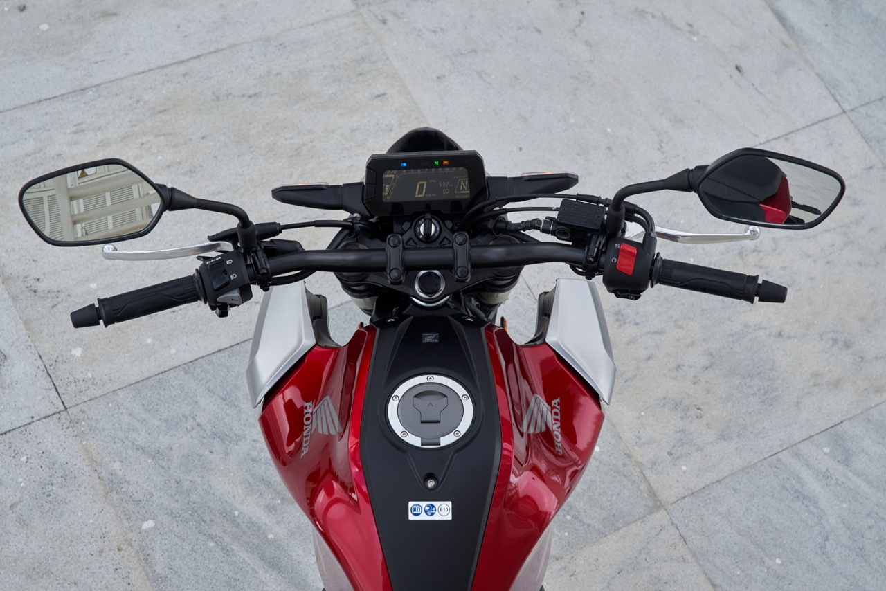 ENSAIO HONDA CB125R de 2018 – Uma Café Racer ao estilo “Neo Sports”