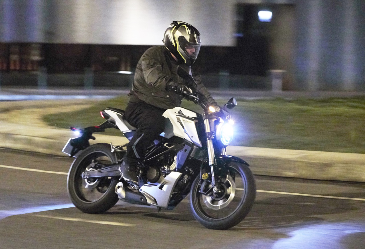 ENSAIO HONDA CB125R de 2018 – Uma Café Racer ao estilo “Neo Sports”