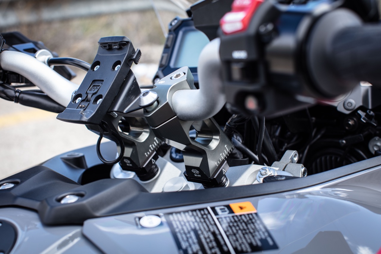 Acessórios Genuínos Yamaha Tracer 900 de 2018 e vestuário de proteção .