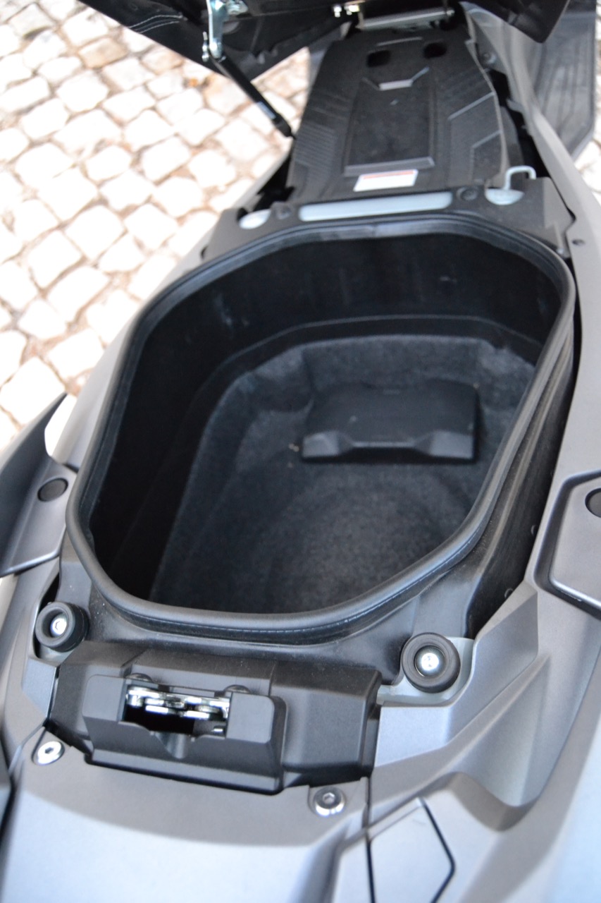 Ensaio Suzuki Burgman 400 – Verdadeira “Urban Queen” a reinar desde 1998