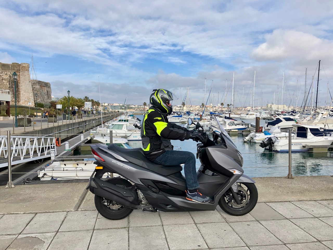 Ensaio Suzuki Burgman 400 – Verdadeira “Urban Queen” a reinar desde 1998