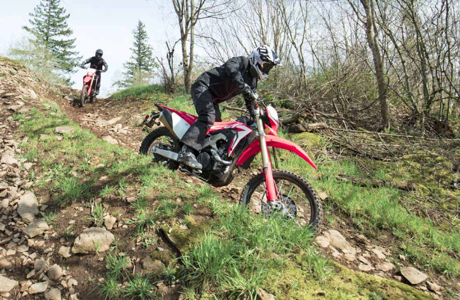 HONDA CRF450L – Uma Verdadeira “Dual Purpose”