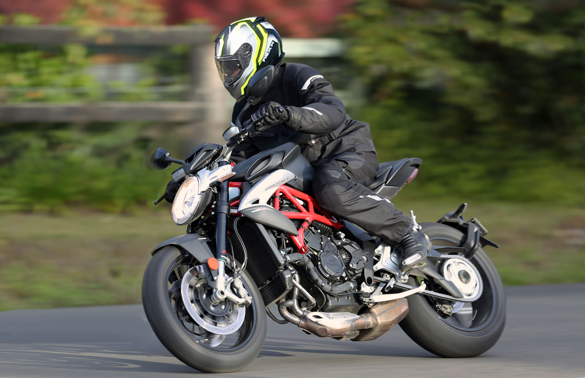 Ensaio MV Agusta Brutale 800 de 2018 – “the Screamer”