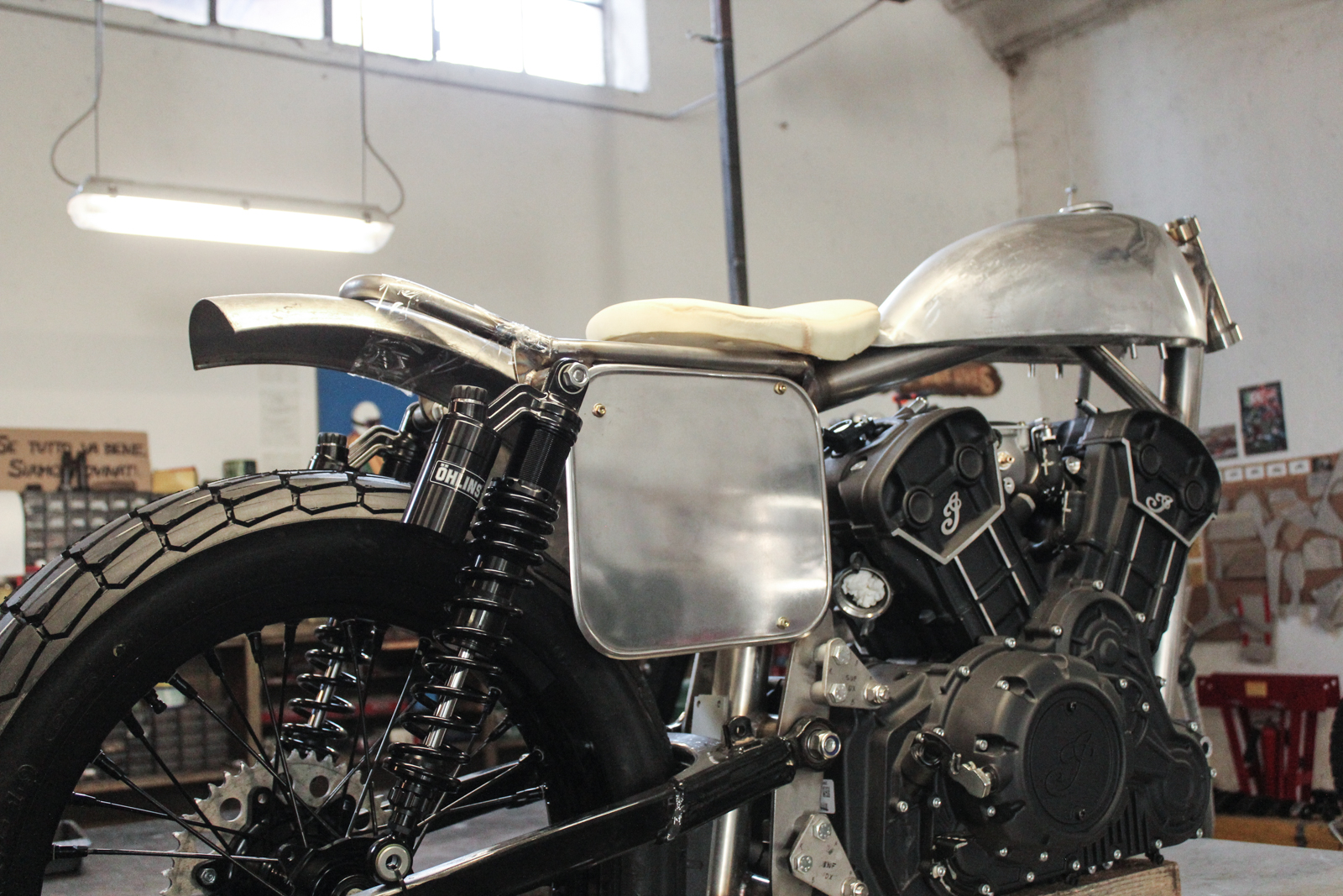 O Atelier Anvil Motociclette apresentou uma deslumbrante Flat Tacker no festival Wheels & Waves