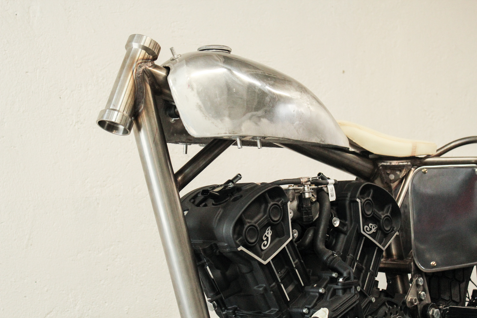 O Atelier Anvil Motociclette apresentou uma deslumbrante Flat Tacker no festival Wheels & Waves