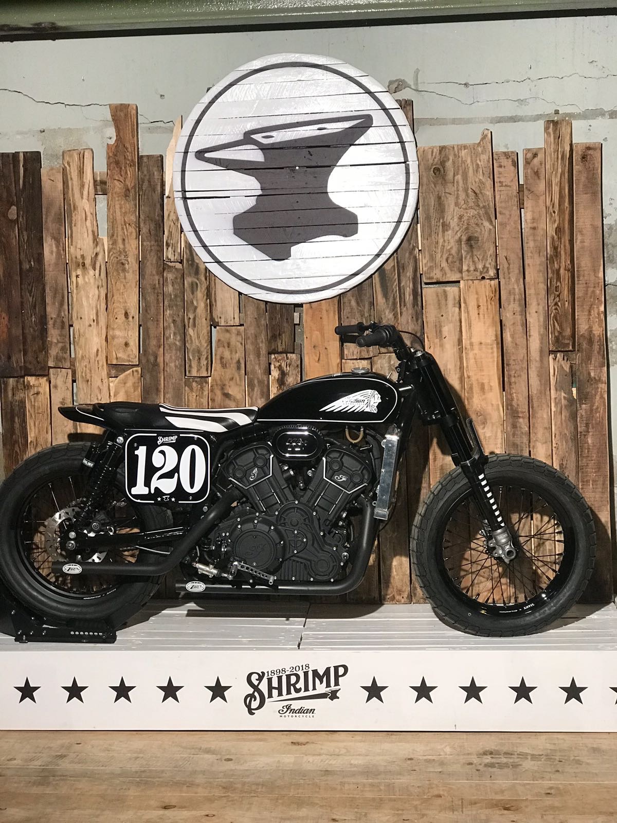 O Atelier Anvil Motociclette apresentou uma deslumbrante Flat Tacker no festival Wheels & Waves