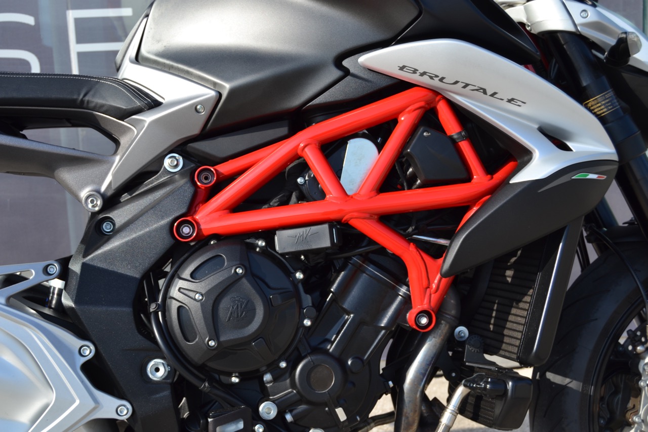 Ensaio MV Agusta Brutale 800 de 2018 – “the Screamer”
