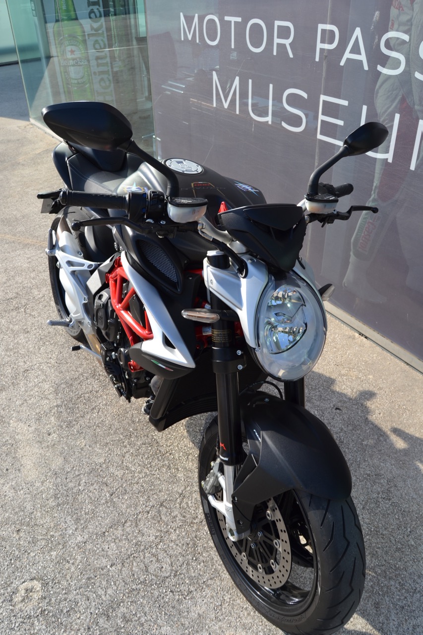 Ensaio MV Agusta Brutale 800 de 2018 – “the Screamer”