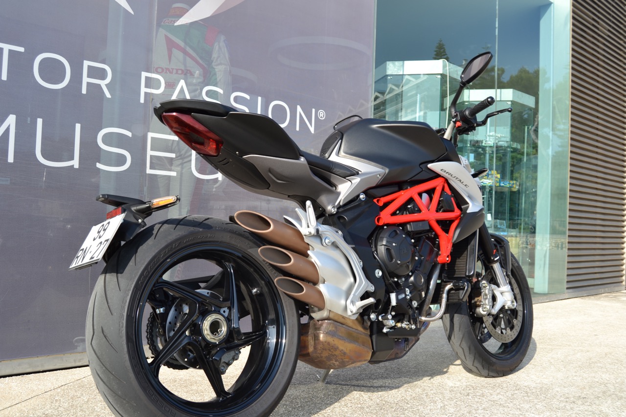 Ensaio MV Agusta Brutale 800 de 2018 – “the Screamer”