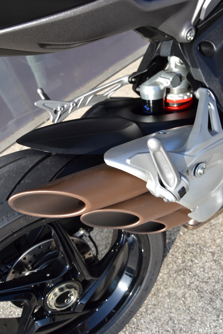 Ensaio MV Agusta Brutale 800 de 2018 – “the Screamer”