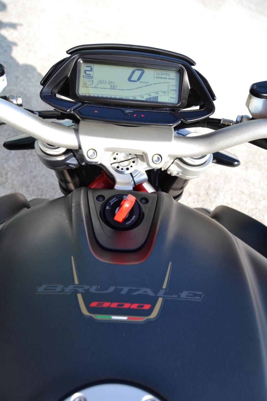 Ensaio MV Agusta Brutale 800 de 2018 – “the Screamer”