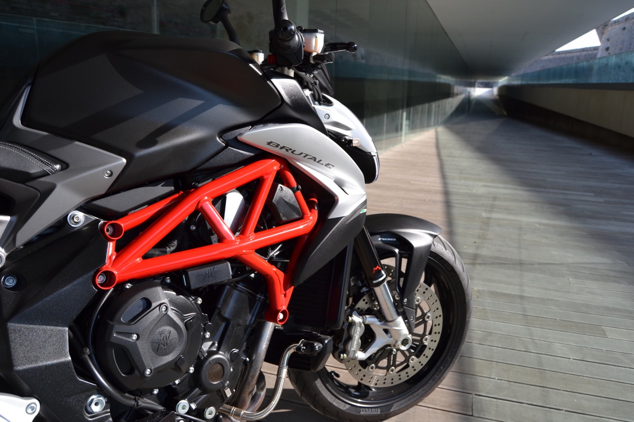 Ensaio MV Agusta Brutale 800 de 2018 – “the Screamer”