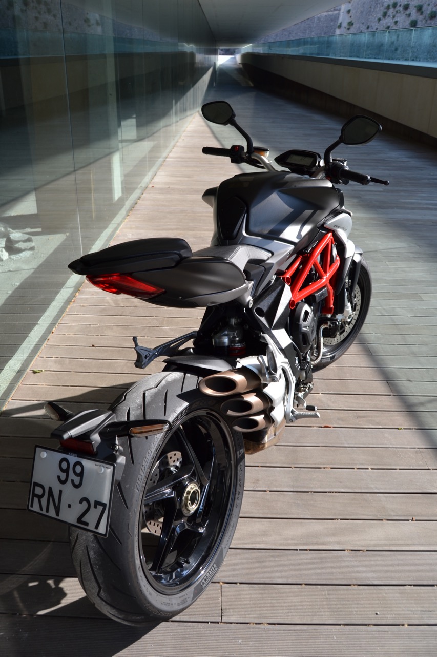 Ensaio MV Agusta Brutale 800 de 2018 – “the Screamer”