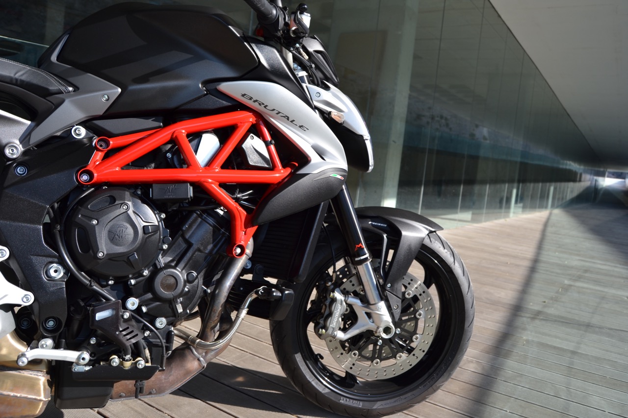 Ensaio MV Agusta Brutale 800 de 2018 – “the Screamer”