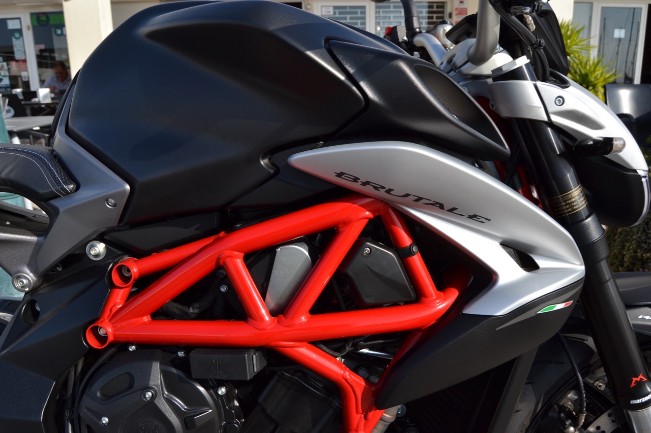 Ensaio MV Agusta Brutale 800 de 2018 – “the Screamer”