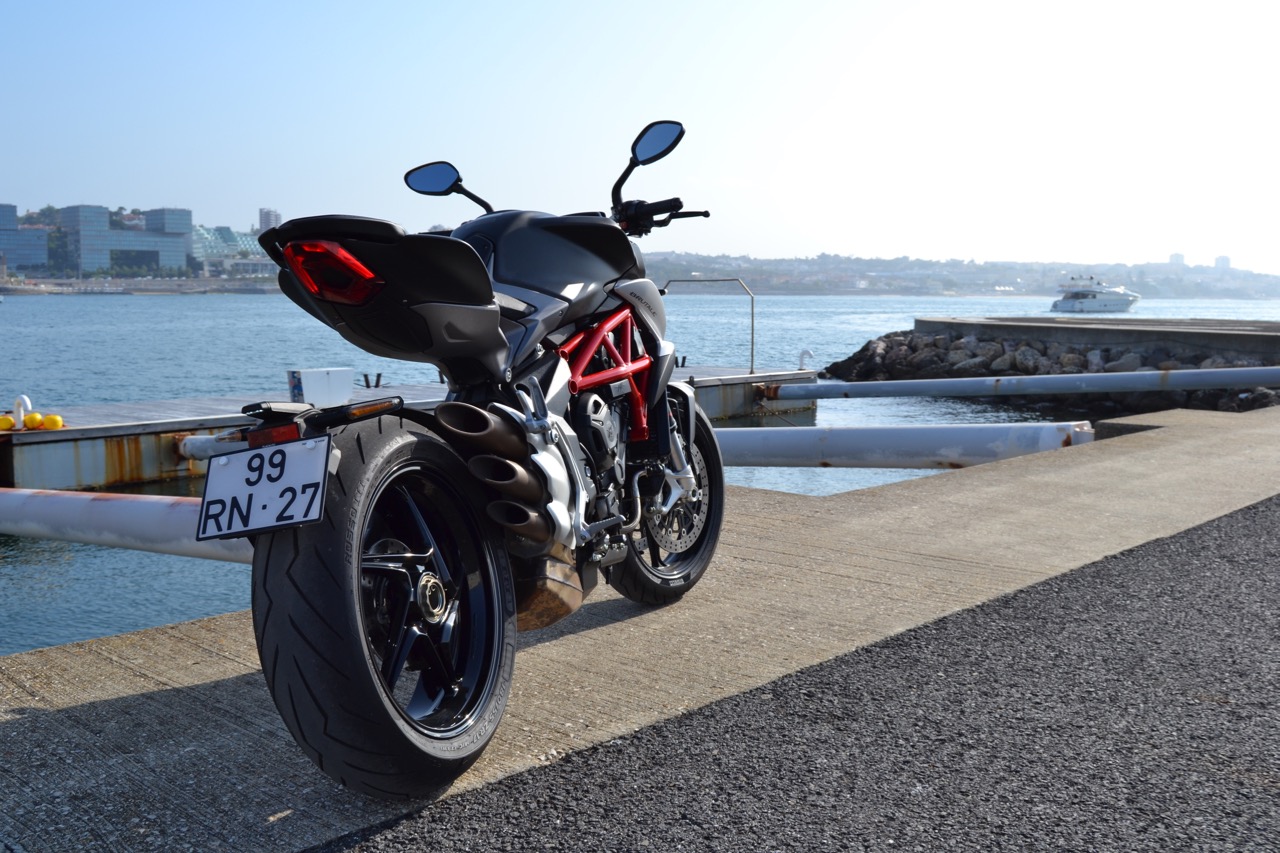 Ensaio MV Agusta Brutale 800 de 2018 – “the Screamer”