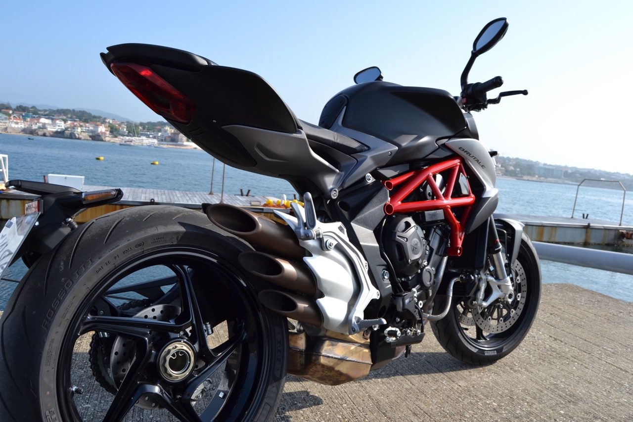 Ensaio MV Agusta Brutale 800 de 2018 – “the Screamer”