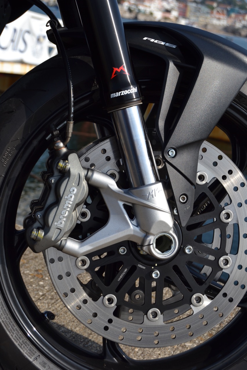 Ensaio MV Agusta Brutale 800 de 2018 – “the Screamer”