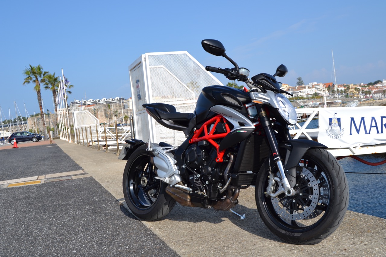 Ensaio MV Agusta Brutale 800 de 2018 – “the Screamer”