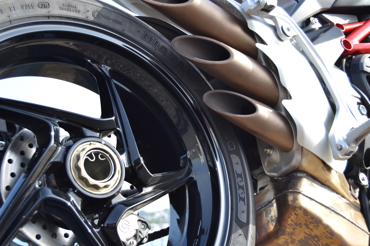Ensaio MV Agusta Brutale 800 de 2018 – “the Screamer”