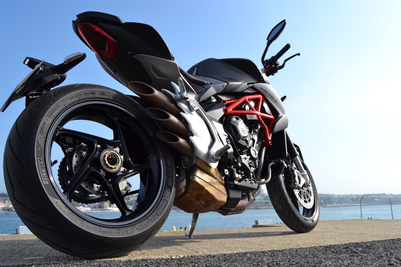 Ensaio MV Agusta Brutale 800 de 2018 – “the Screamer”