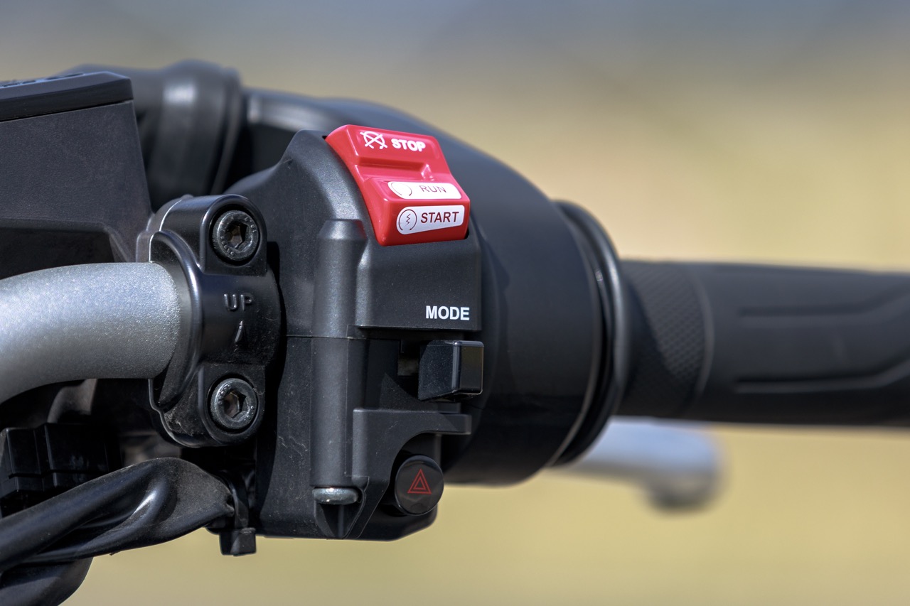 Ensaio Yamaha NIKEN – “Riding the Revolution”