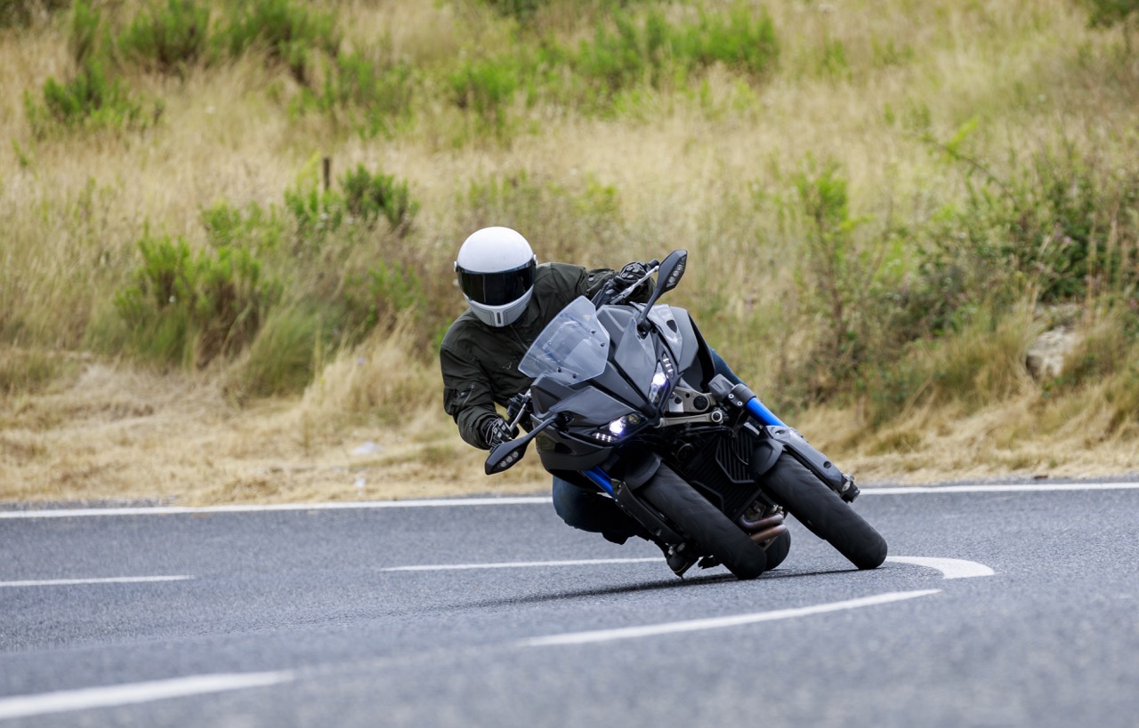 Ensaio Yamaha NIKEN – “Riding the Revolution”